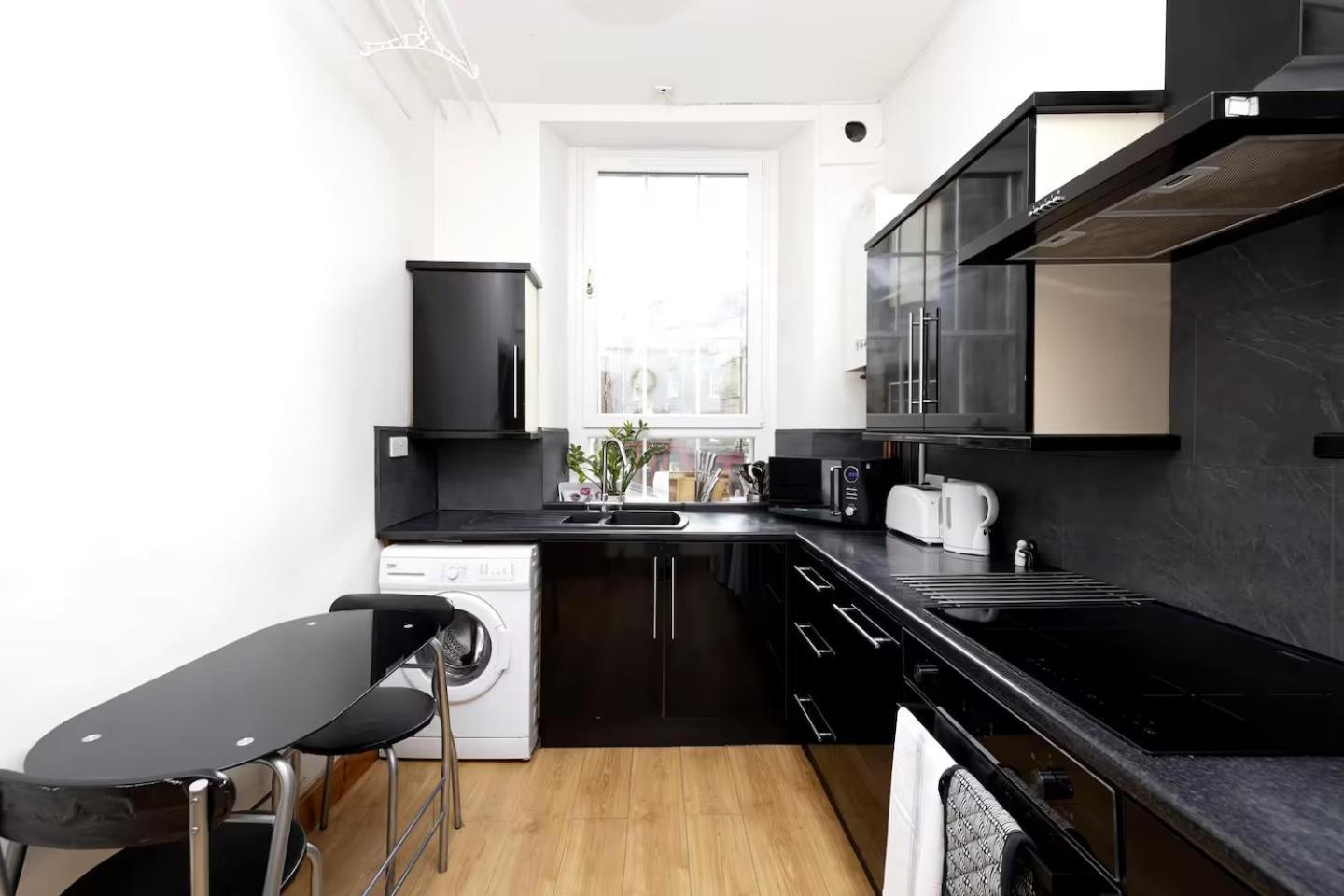 Joivy 3 Bed Flat In Old Town, Close To Grassmarket EDI Exterior foto